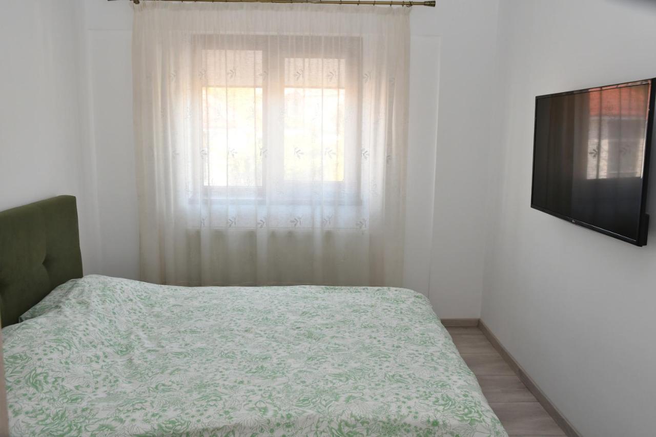 Апартаменты Toporasi Apartament Крайова Экстерьер фото